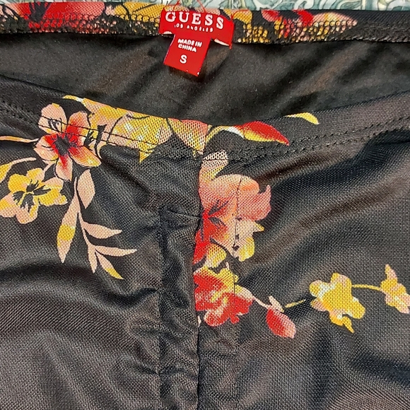 Guess Black Floral Top - Picture 1 of 2